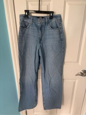Hollister Men's Light Wash Relaxed Straight Jeans